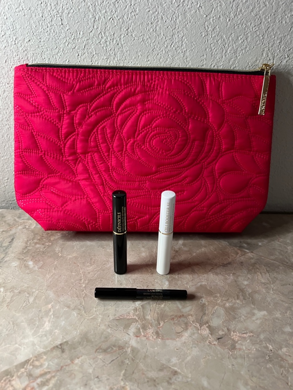 **LANCOME SET**
Pouch/ Mascara/ Booster/ pencil